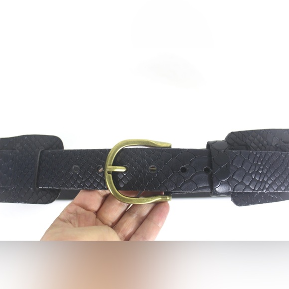 Wide Black Lizard Print Embossed Leather Corset Belt with Small Brass Buckle - Picture 5 of 7